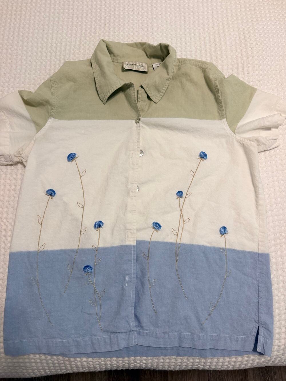 Lemon Grass embroidered colorblock short sleeve button-up shirt - Medium